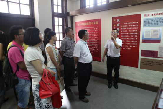 我校组织党员干部参观“刘少奇廉政思想与实践”展览