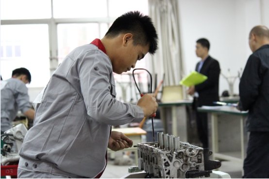 带着技能来竞赛，唯梦想与激情不可负——2015年广州市中职学校汽车运用与维修
