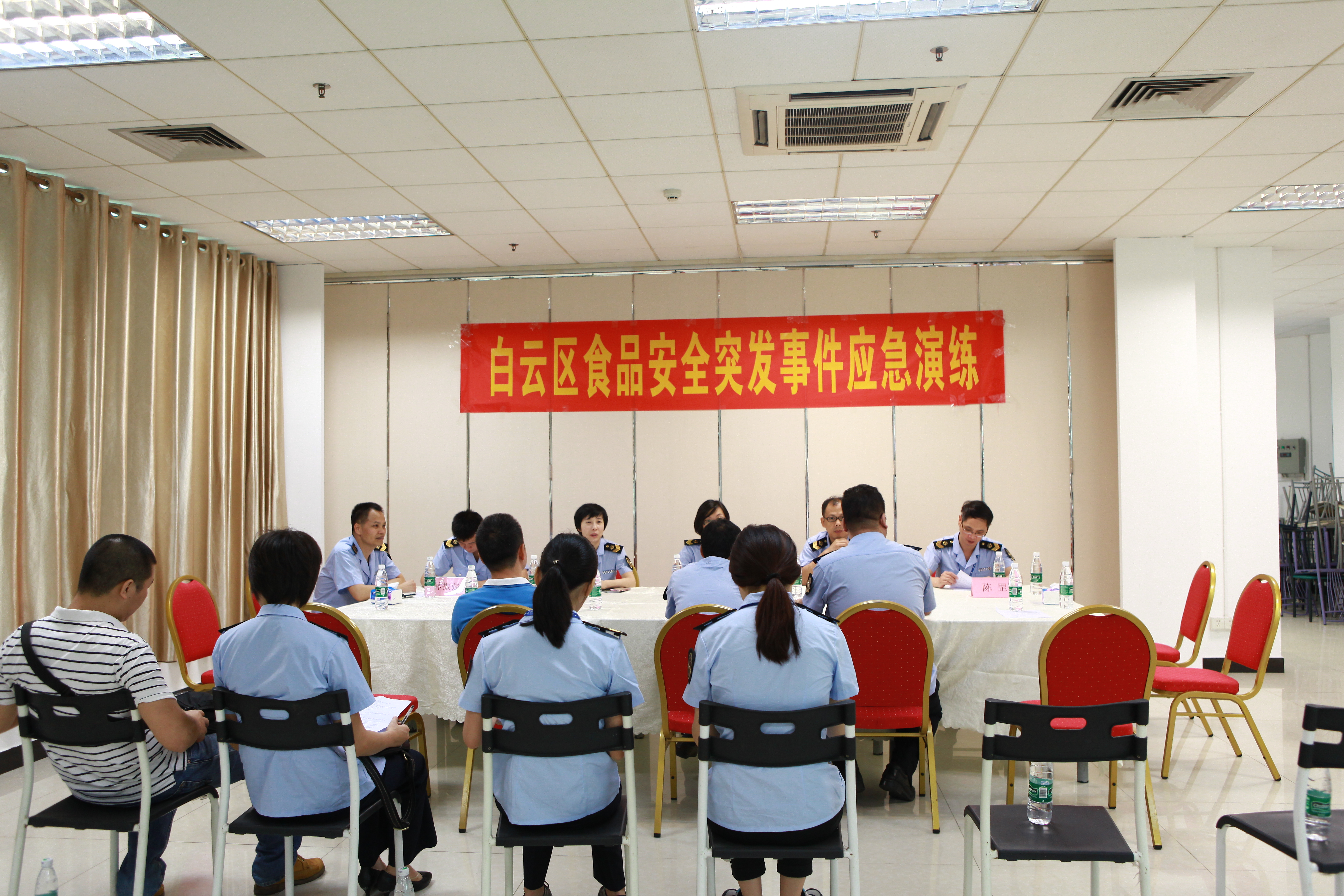 白云区食品药品监督管理局在我校开展突发食品安全事件处置应急演练