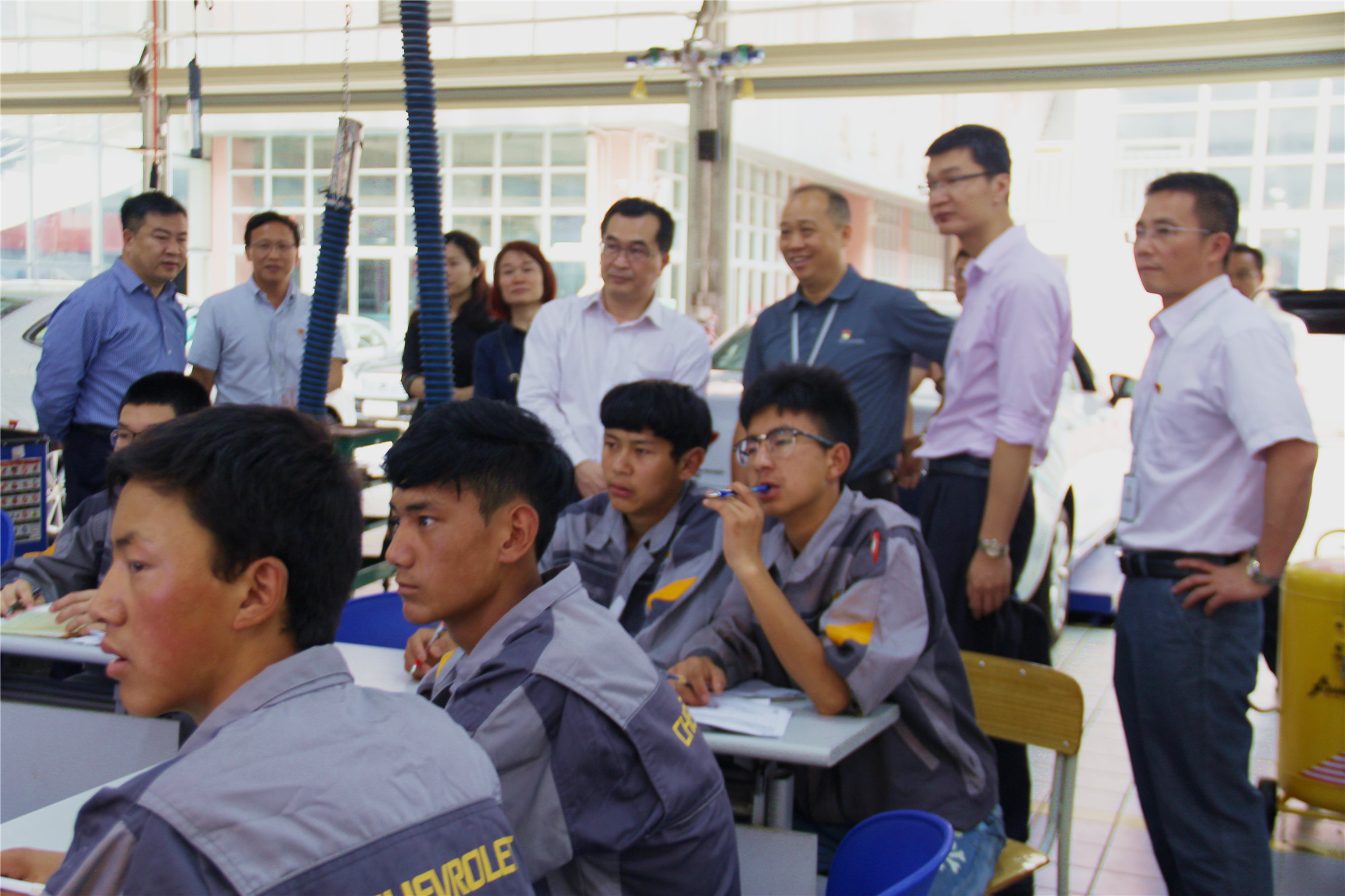 市教育局谷忠鹏主任督学一行到我校调研指导