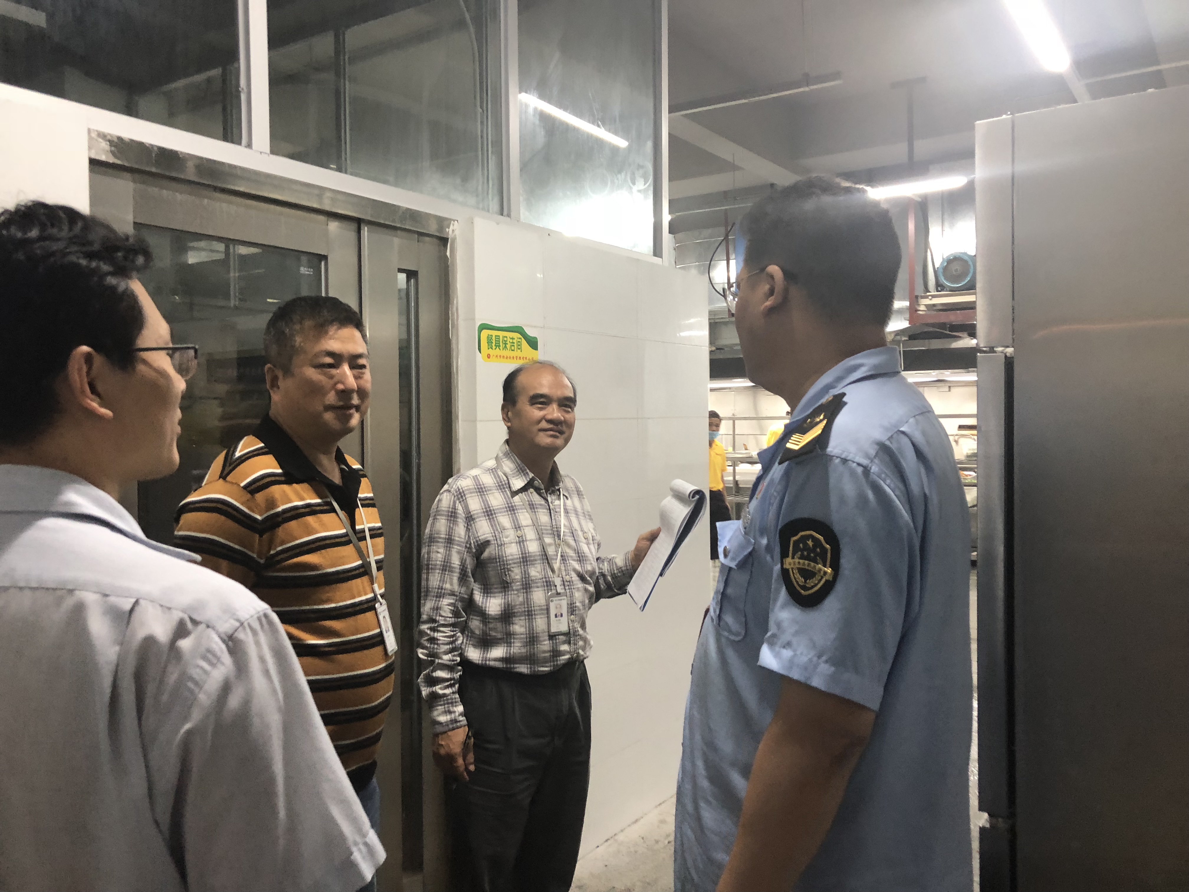 白云区食品药品监督管理局嘉禾所到我校食堂检查食品安全工作
