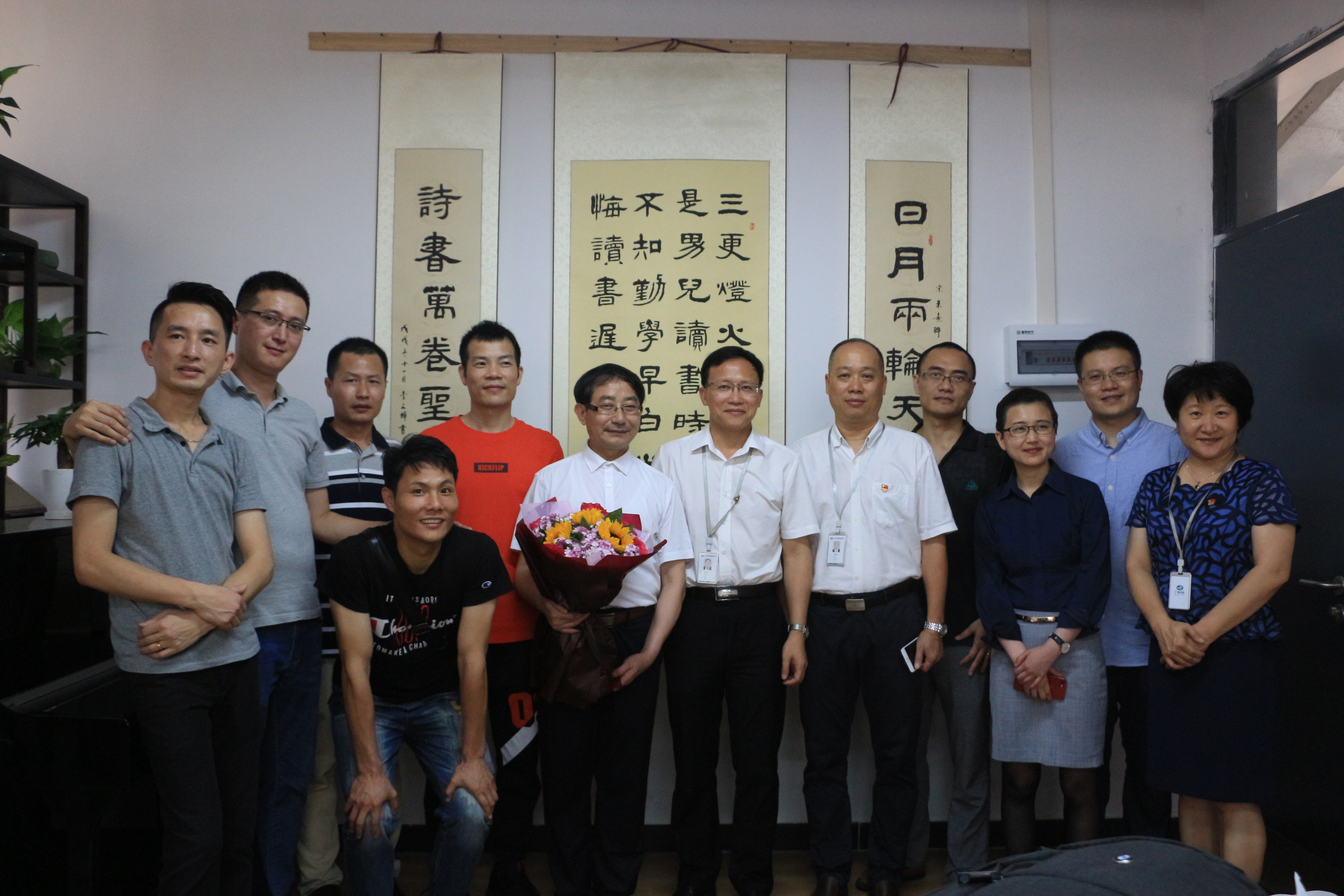 德艺双馨三十秋铸大师风范，翰墨情缘二十载育书画英才