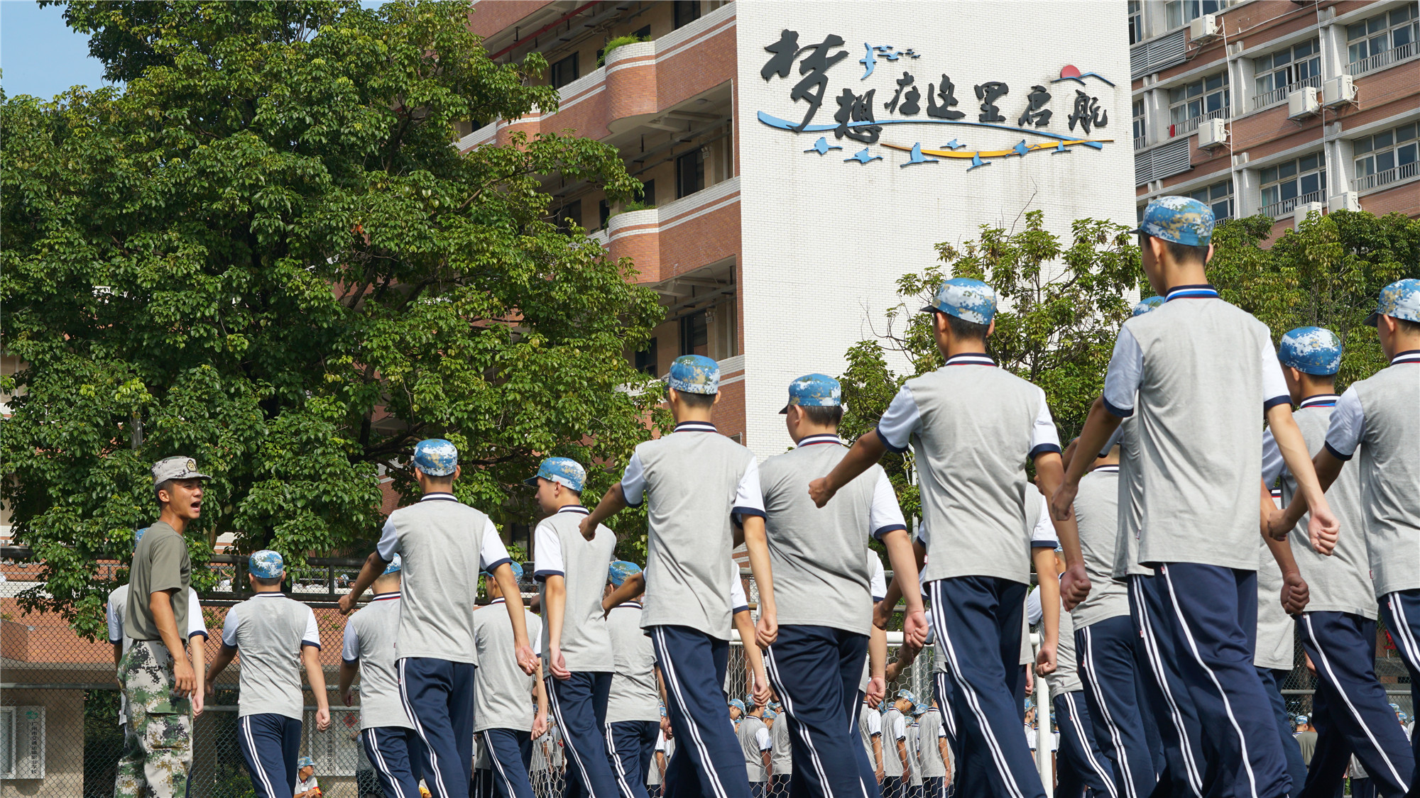 飒爽英姿，青春无悔——广州交校2019级新生军训圆满成功