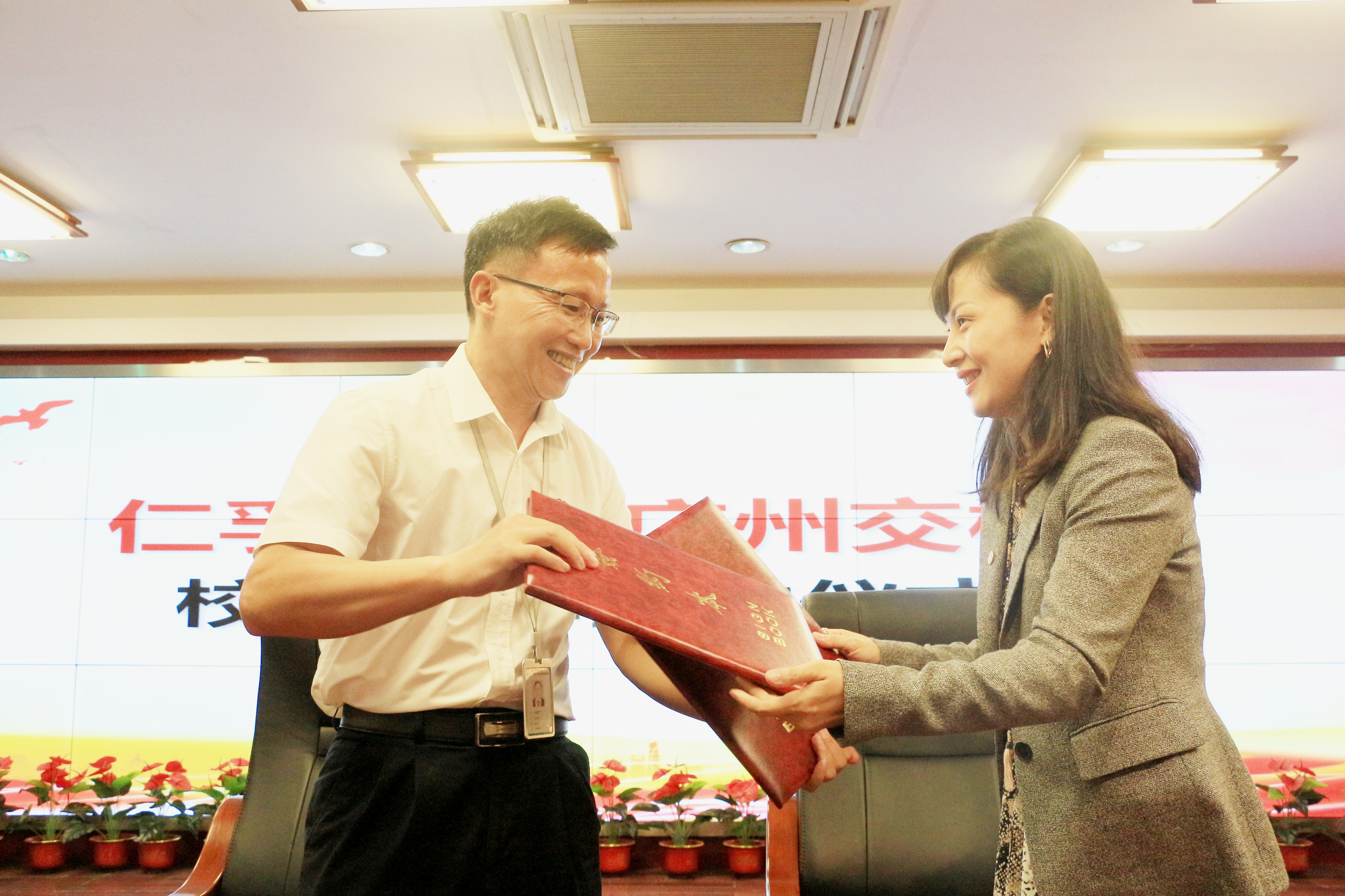 校企合作形式上的新突破 ——广州交校与仁孚汽车（中国）有限公司签订校企合作协议
