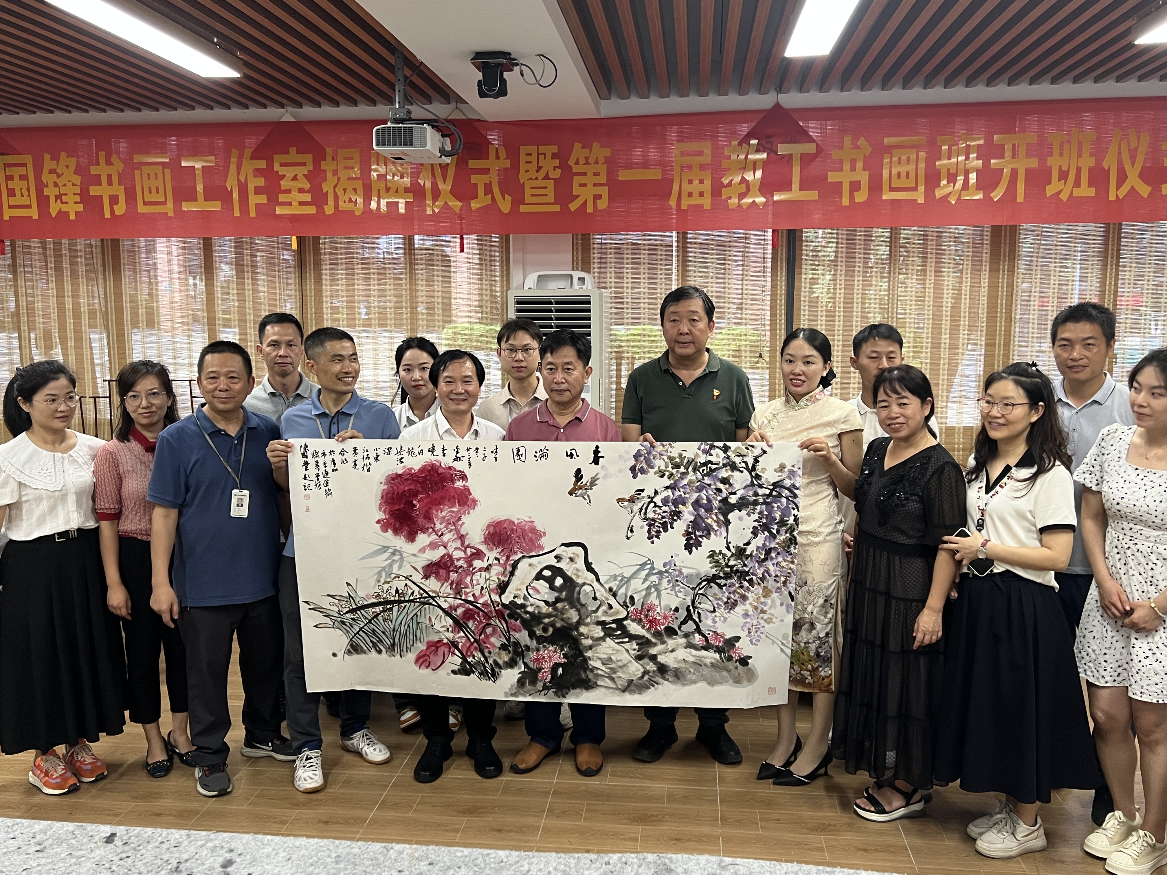 翰墨飘香满校园，丹青溢彩绘新篇
